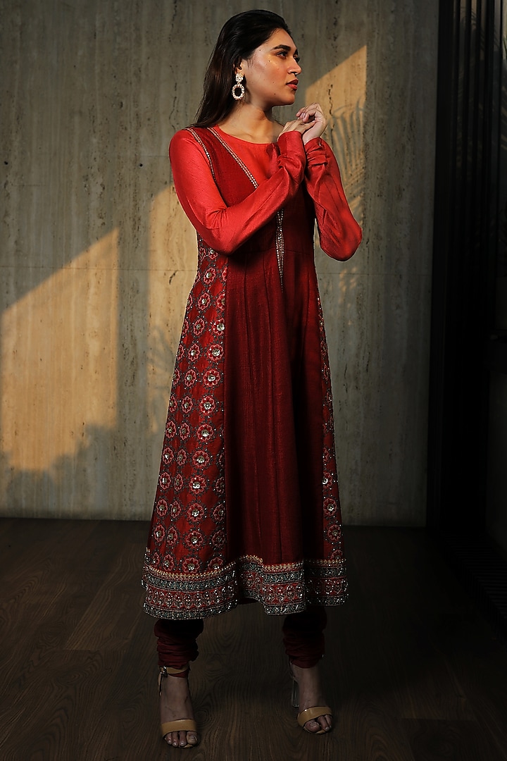Maroon & Hot Pink Embroidered Kurta Set by THE HOUSE OF KOSH