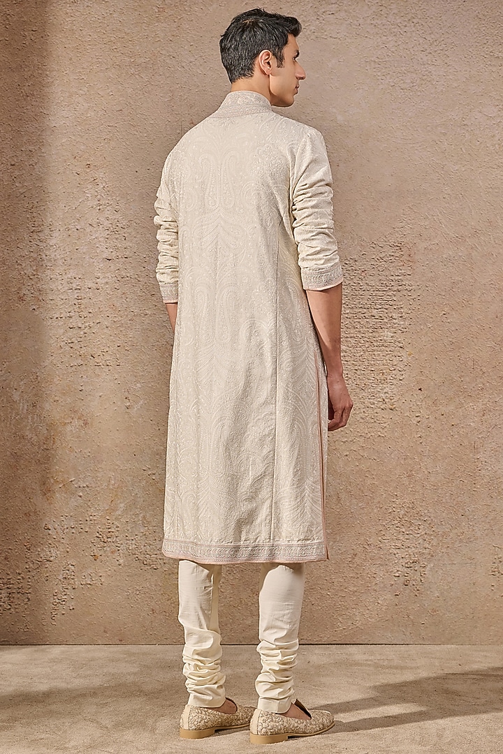 Ivory Jacquard Textured Fabric Floral Embroidered Kurta Set by Tarun Tahiliani Men at Pernia's Pop Up Shop