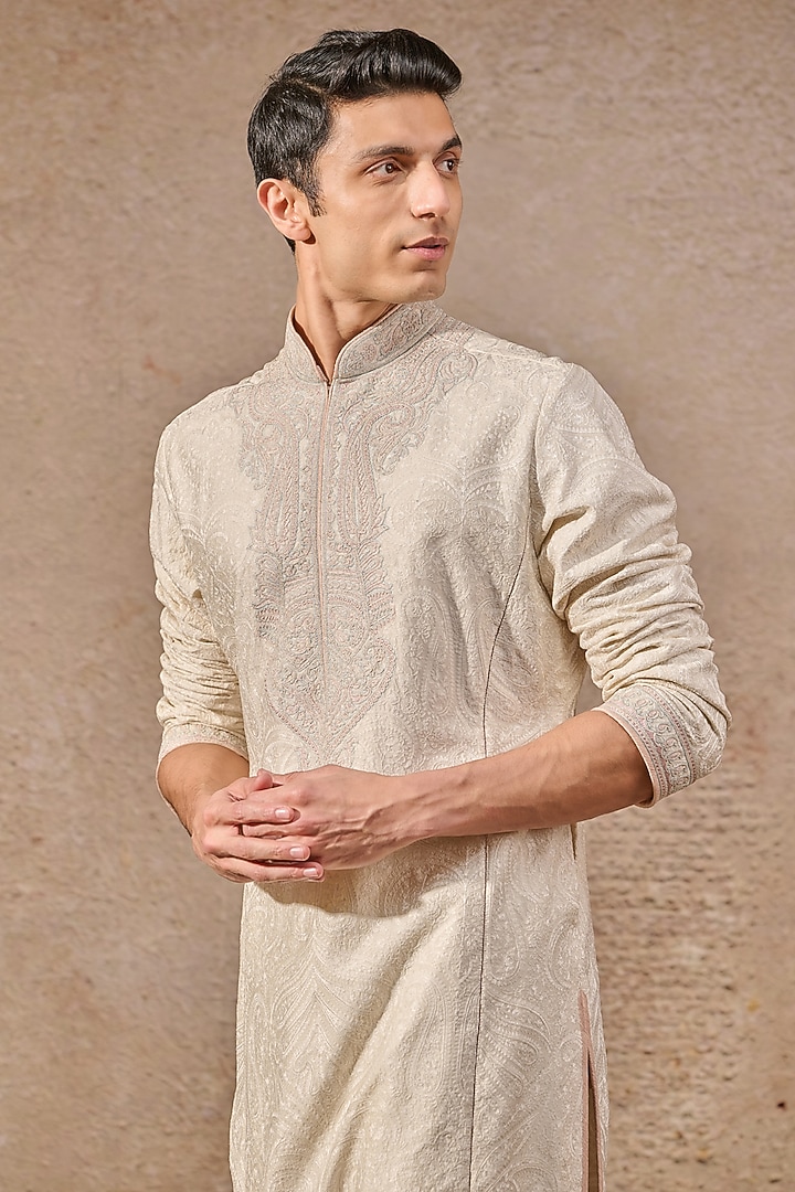 Ivory Jacquard Textured Fabric Floral Embroidered Kurta Set by Tarun Tahiliani Men at Pernia's Pop Up Shop