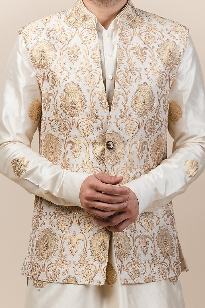 Ivory Embroidered Kurta Set With Bundi Jacket by Tarun Tahiliani Men at Pernia's Pop Up Shop
