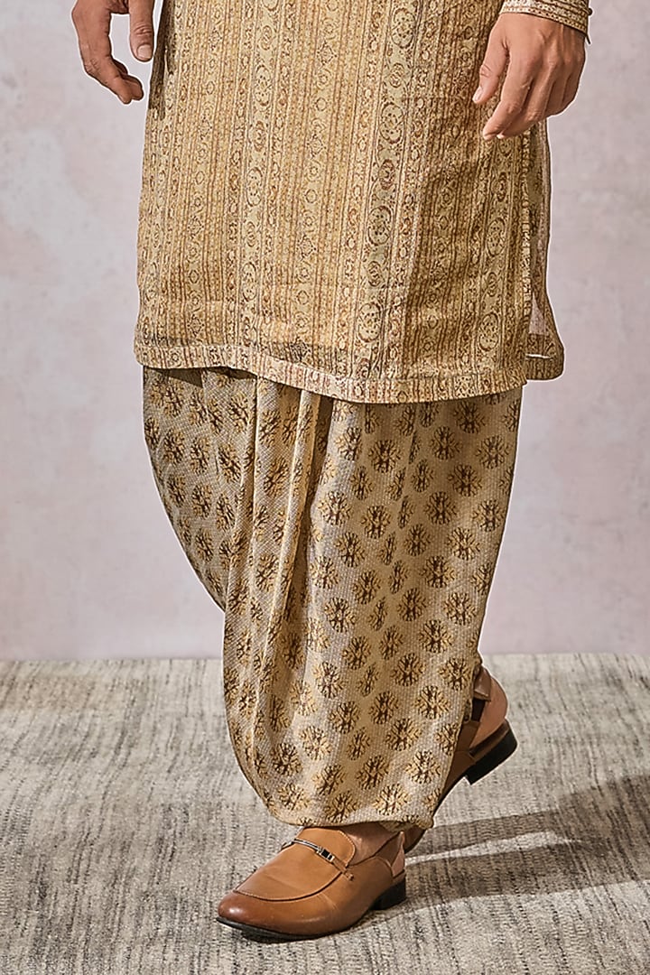 Ivory Tissue Georgette Printed Kurta Set by Tarun Tahiliani Men at Pernia's Pop Up Shop
