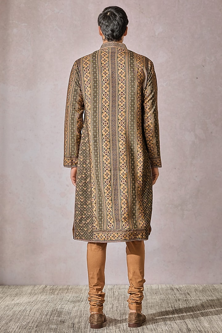 Wine Tussar Boski Printed Kurta Set by Tarun Tahiliani Men at Pernia's Pop Up Shop