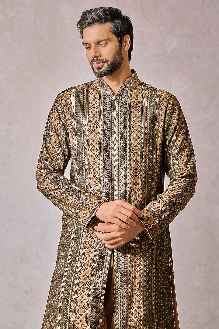 Wine Tussar Boski Printed Kurta Set by Tarun Tahiliani Men at Pernia's Pop Up Shop