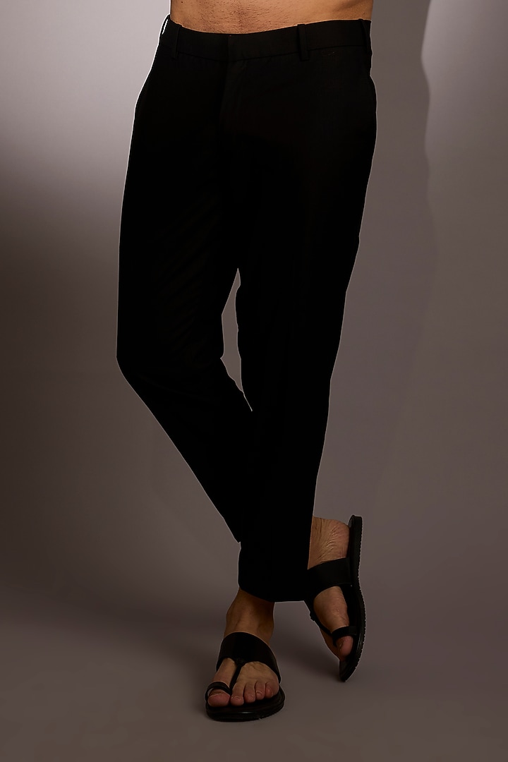 Black Cotton Tussar Embroidered Kurta Set by Tarun Tahiliani Men at Pernia's Pop Up Shop