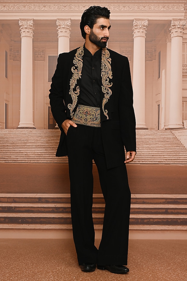Black Japanese Crepe Hand Embroidered Groom Bandhgala Set by Tarun Tahiliani Men at Pernia's Pop Up Shop