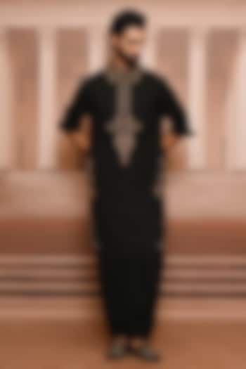 Black Georgette Hand Embroidered Kurta Set by Tarun Tahiliani Men at Pernia's Pop Up Shop