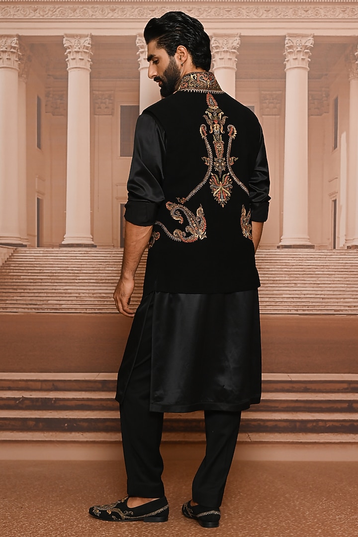 Black Japanese Crepe Embroidered Waistcoat Set by Tarun Tahiliani Men at Pernia's Pop Up Shop