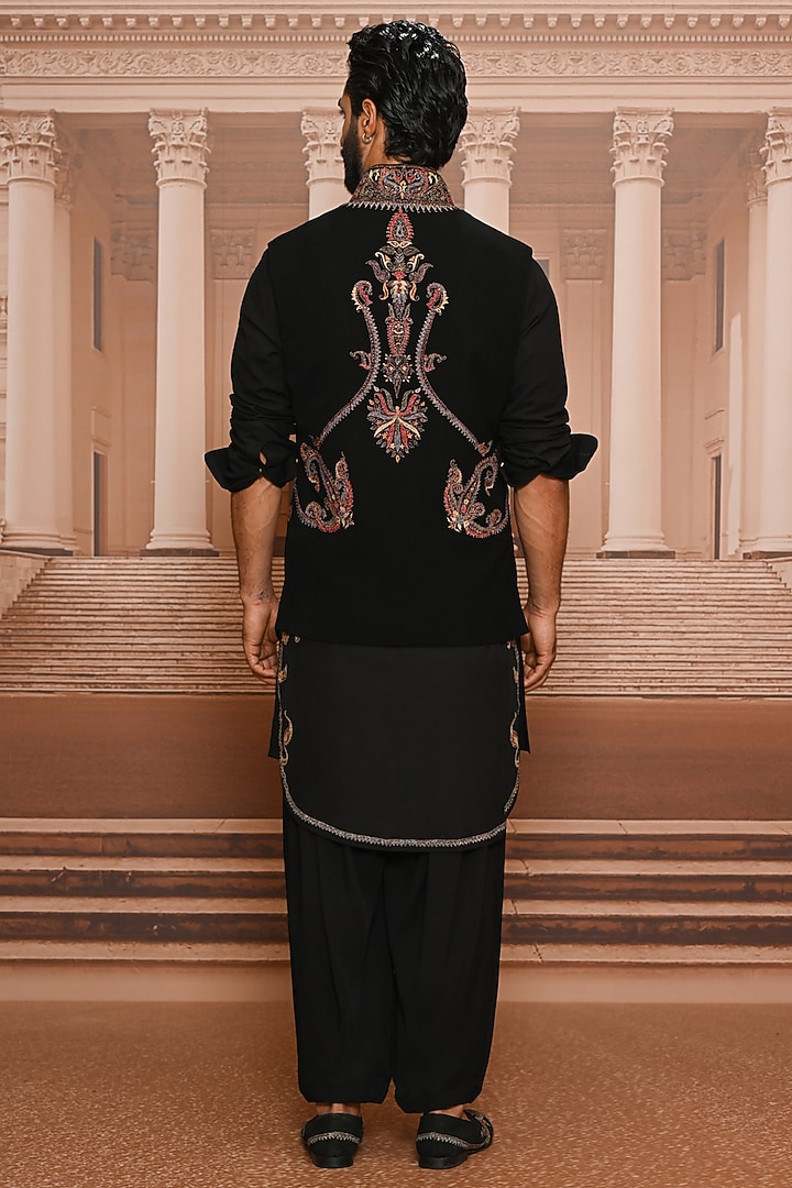 Black Japanese Crepe Hand Embroidered Waistcoat Set by Tarun Tahiliani Men at Pernia's Pop Up Shop