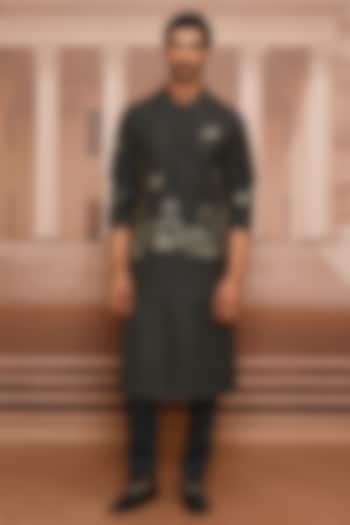 Charcoal Dupion Silk Digital Printed Kurta Set by Tarun Tahiliani Men at Pernia's Pop Up Shop