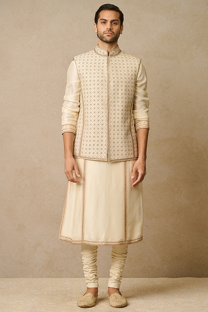 Ivory Dupion Silk Embroidered Waistcoat by Tarun Tahiliani Men at Pernia's Pop Up Shop