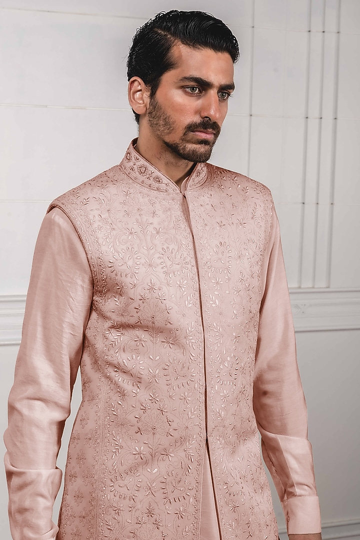 Salmon Pink Chikankari Embroidered Groom Sherwani Set by Tarun Tahiliani Men at Pernia's Pop Up Shop