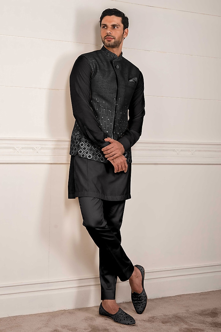 Black Aari Embroidered Waistcoat by Tarun Tahiliani Men