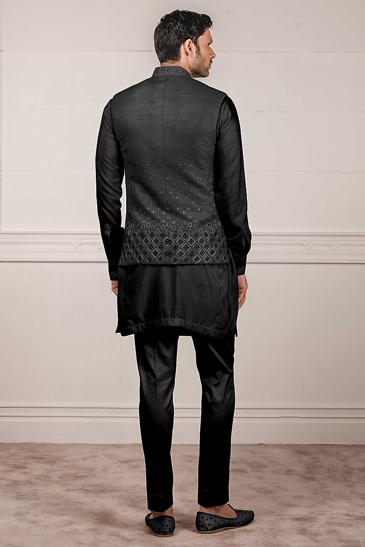 Black Aari Embroidered Waistcoat by Tarun Tahiliani Men at Pernia's Pop Up Shop