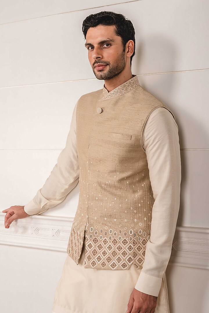 Beige Aari Embroidered Waistcoat by Tarun Tahiliani Men at Pernia's Pop Up Shop