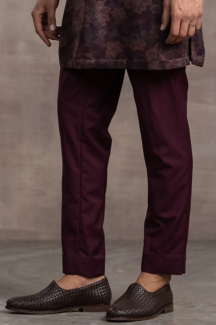 Wine Velvet Etched Bundi Jacket Set by Tarun Tahiliani Men at Pernia's Pop Up Shop