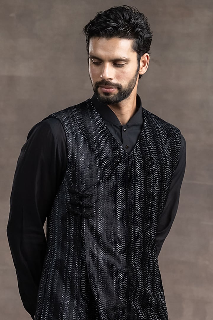 Black Silk Velvet Waist Coat by Tarun Tahiliani Men at Pernia's Pop Up Shop