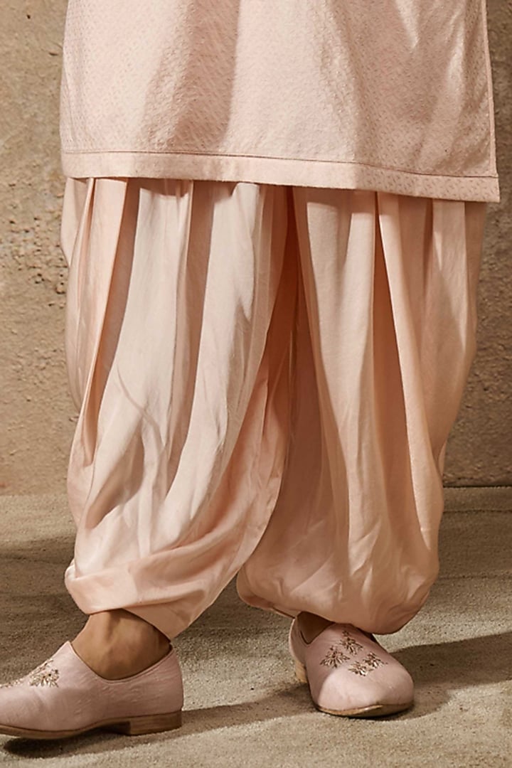 Salmon Silk Dupion Floral Printed & Thread Embroidered Bundi Jacket Set by Tarun Tahiliani Men at Pernia's Pop Up Shop