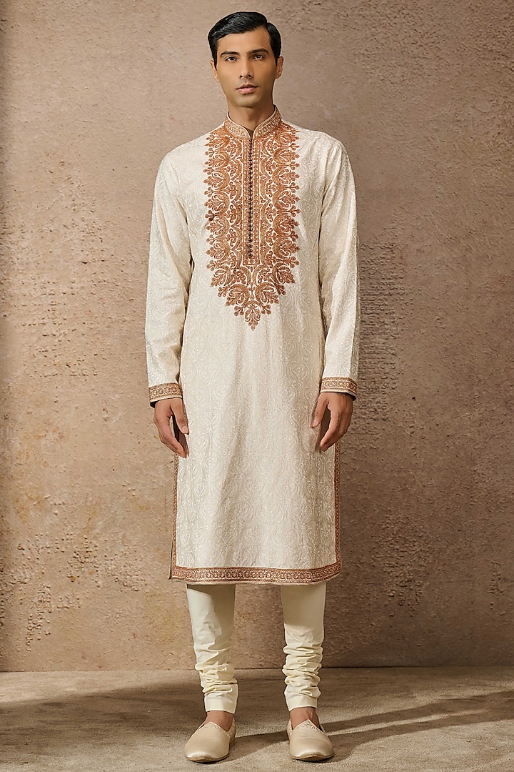 Ivory Textured Fabric Marori Embroidered Kurta Set by Tarun Tahiliani Men at Pernia's Pop Up Shop