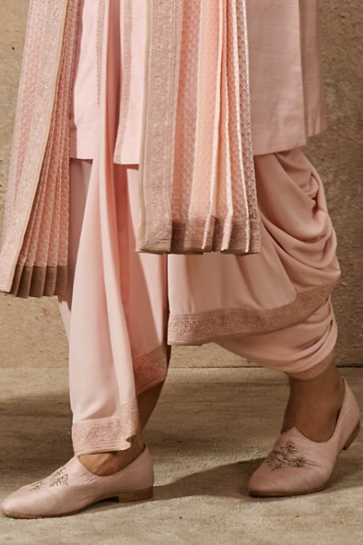 Salmon Tussar Slub & Double Georgette Paisley Embroidered Kurta Set by Tarun Tahiliani Men at Pernia's Pop Up Shop