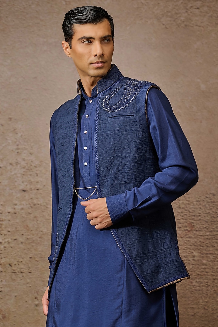 Navy Textured Fabric Paisley Motifs Embroidered Groom Indowestern Jacket Set by Tarun Tahiliani Men at Pernia's Pop Up Shop
