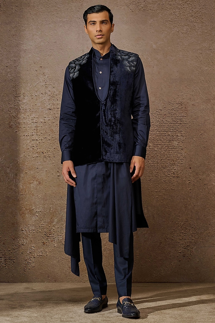 Navy Silk Velvet Floral Thread Embroidered Indowestern Set by Tarun Tahiliani Men