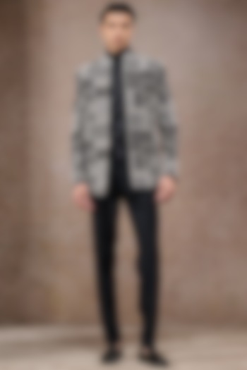 Ivory-Black Double Georgette Resham Embroidered Groom Bandhgala Set by Tarun Tahiliani Men at Pernia's Pop Up Shop