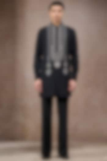 Black Double Georgette Hand Embroidered Short Kurta Set by Tarun Tahiliani Men at Pernia's Pop Up Shop