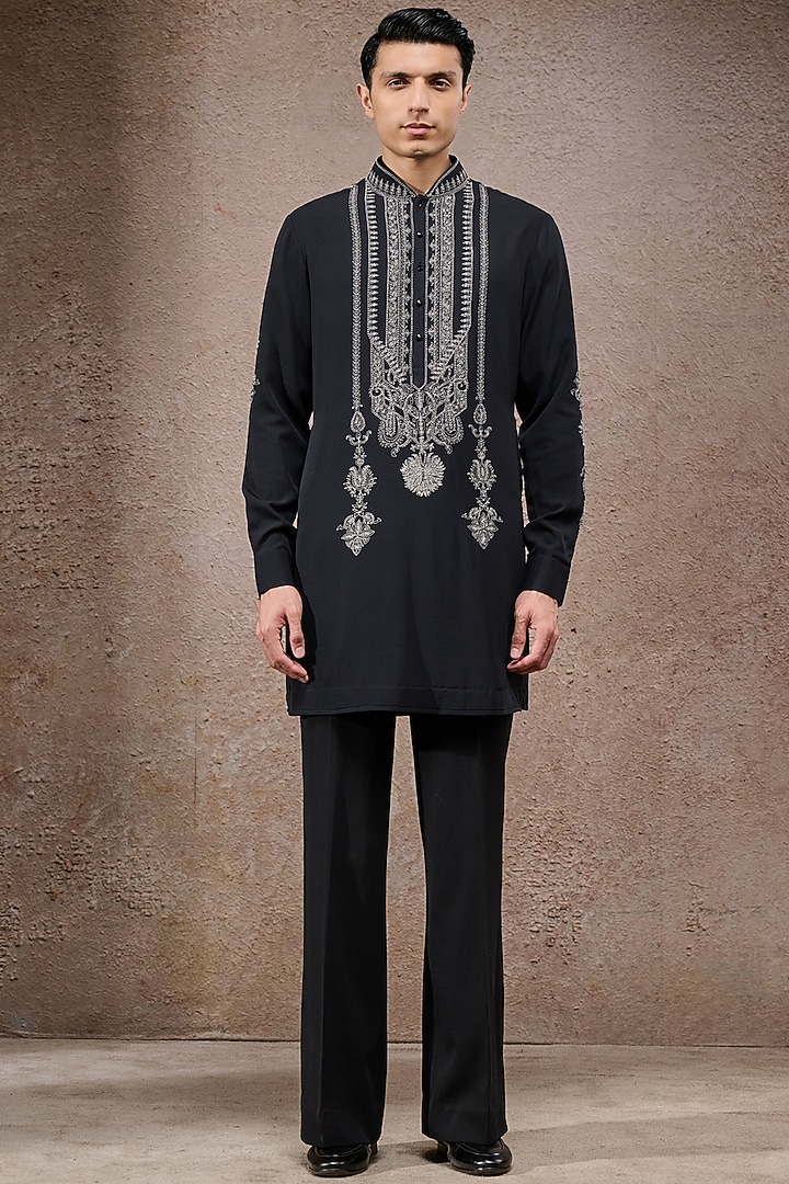 Black Double Georgette Hand Embroidered Short Kurta Set by Tarun Tahiliani Men at Pernia's Pop Up Shop