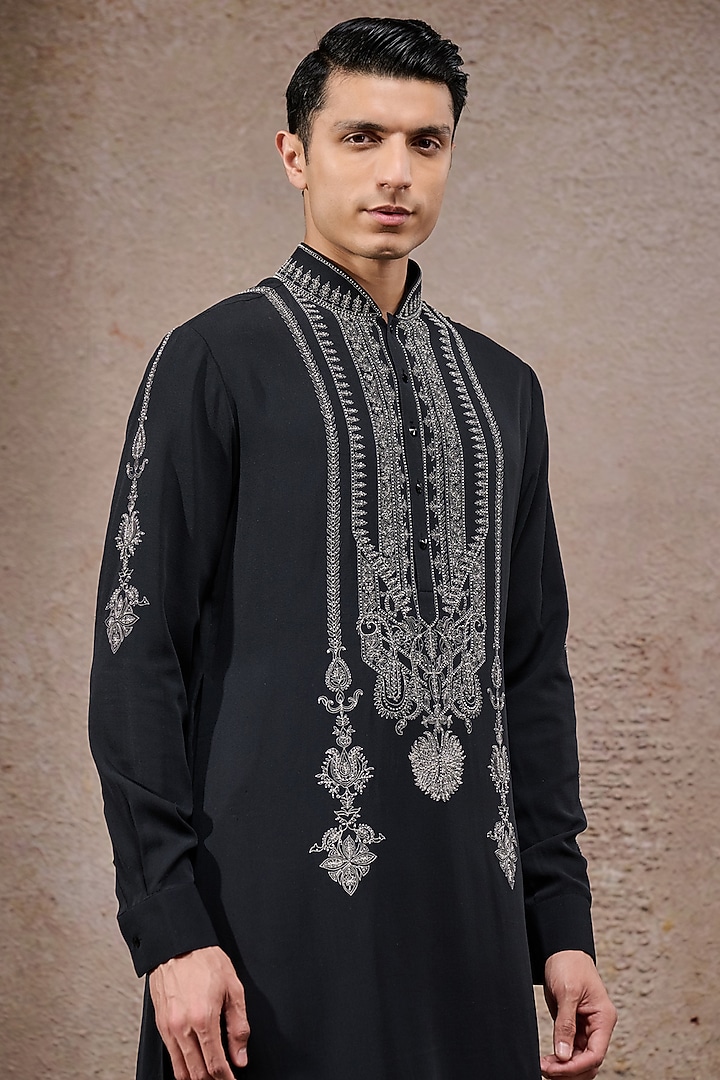 Black Double Georgette Hand Embroidered Short Kurta Set by Tarun Tahiliani Men at Pernia's Pop Up Shop