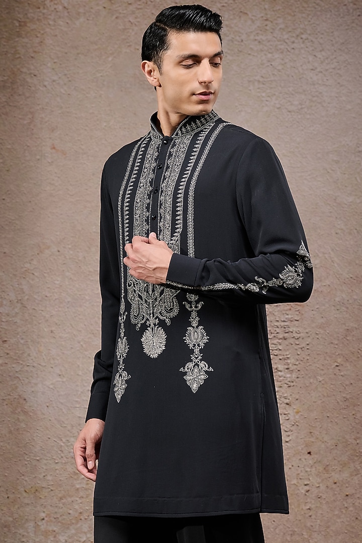 Black Double Georgette Hand Embroidered Short Kurta Set by Tarun Tahiliani Men at Pernia's Pop Up Shop