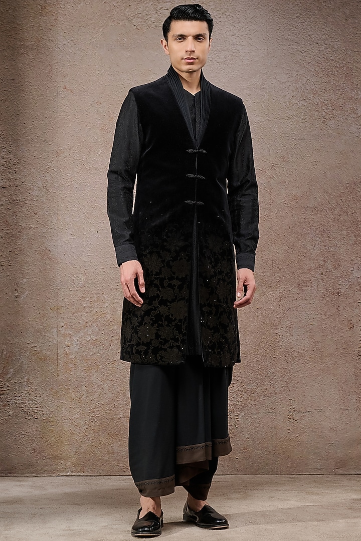 Black Cotton Velvet Sleeveless Groom Sherwani Set by Tarun Tahiliani Men at Pernia's Pop Up Shop