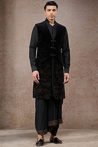 Black Cotton Velvet Sleeveless Sherwani Set by Tarun Tahiliani Men