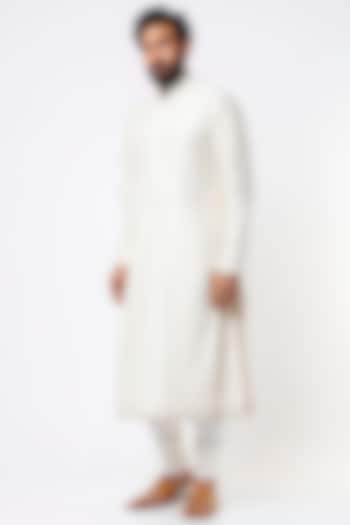 Ivory Embroidered Kurta Set by Tarun Tahiliani Men at Pernia's Pop Up Shop