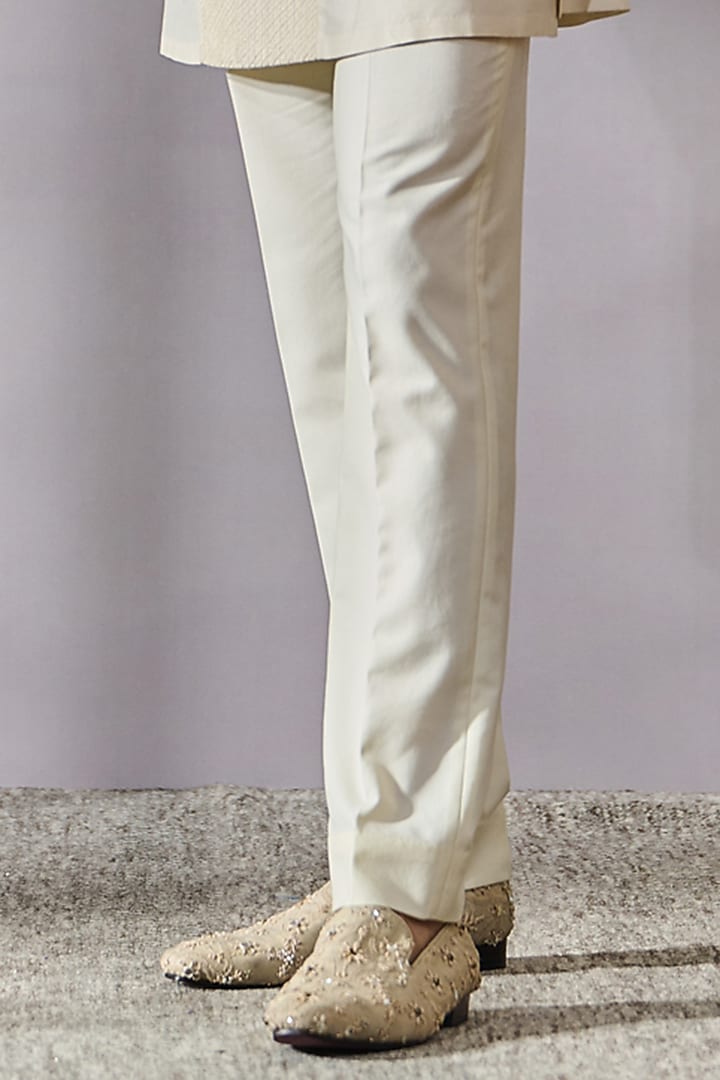 Ivory Raw Silk Embroidered Groom Bandhgala Set by Tarun Tahiliani Men at Pernia's Pop Up Shop