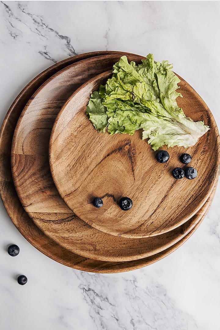 Brown Acacia Wood Plate Set by Think Artly