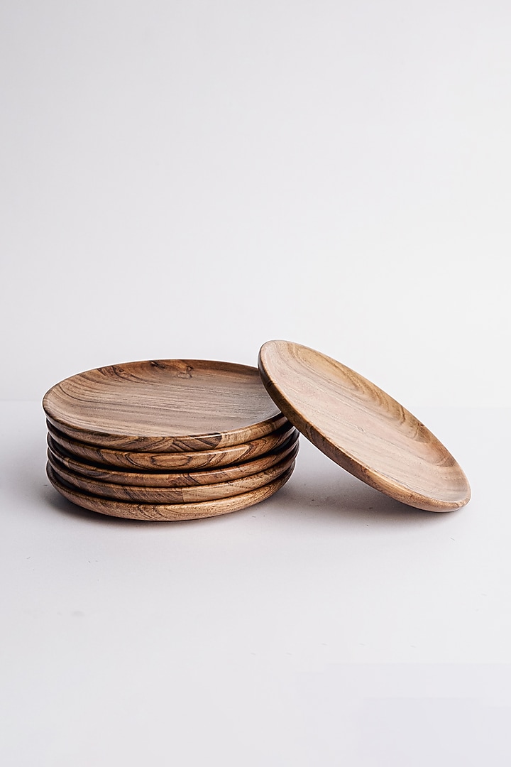 Brown Acacia Wood Plate Set by Think Artly at Pernia's Pop Up Shop