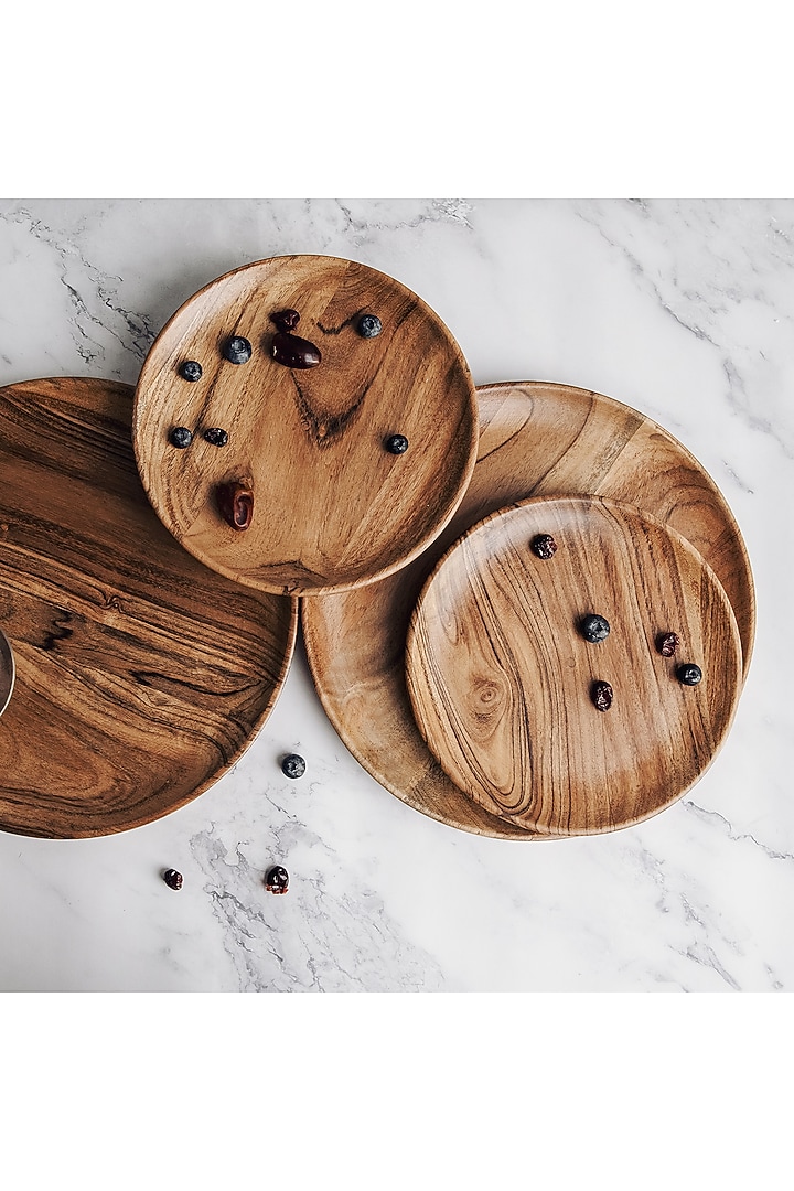 Brown Acacia Wood Plate Set by Think Artly at Pernia's Pop Up Shop
