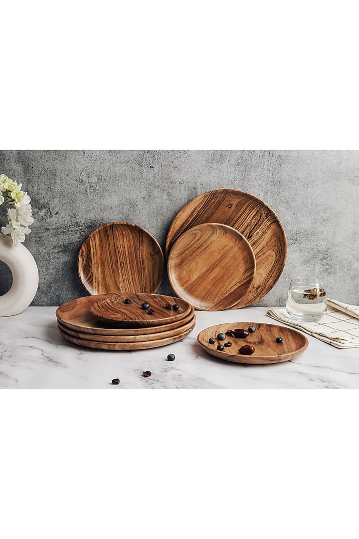 Brown Acacia Wood Plate Set by Think Artly at Pernia's Pop Up Shop