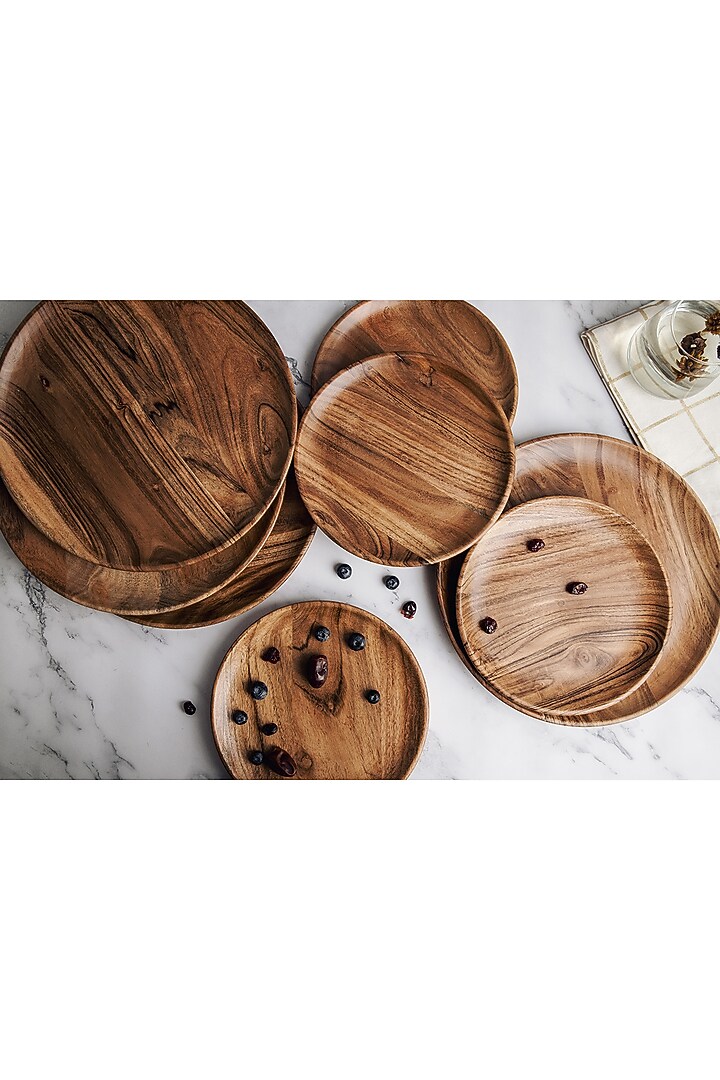 Brown Acacia Wood Plate Set by Think Artly at Pernia's Pop Up Shop