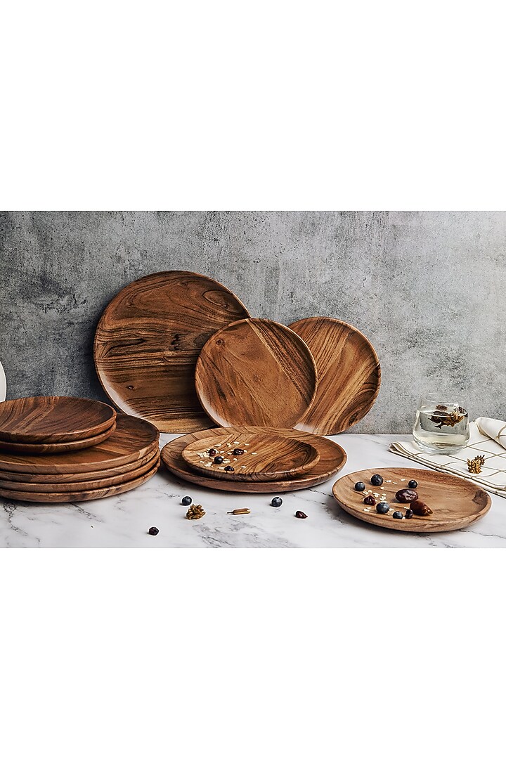 Brown Acacia Wood Plate Set by Think Artly at Pernia's Pop Up Shop