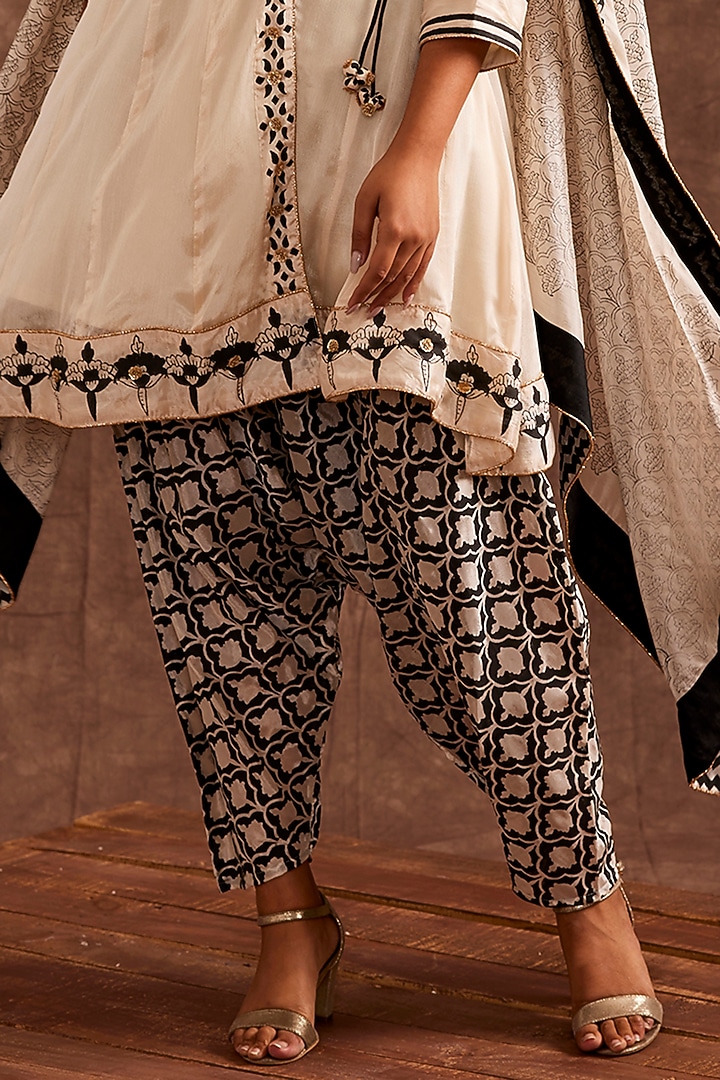 White Pure Chinnon Block Printed Angrakha Kurta Set by The Home Affair at Pernia's Pop Up Shop