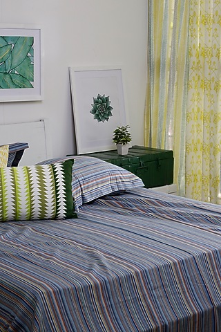 Cobalt Blue Yarn-Dyed & Woven Bedsheet Set by Thoppia