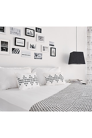 White Cotton Bedsheet Set by Thoppia