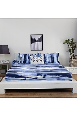 Cobalt Blue & White Printed Bedsheet Set by Thoppia