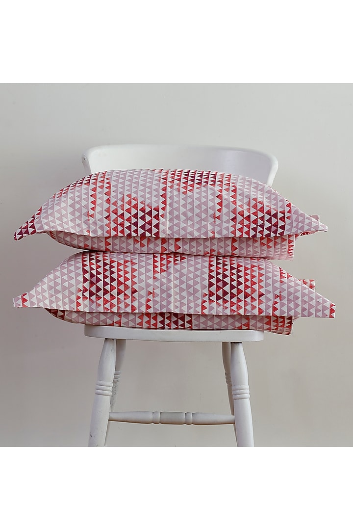 Faded Red & White Printed Bedsheet Set by Thoppia at Pernia's Pop Up Shop