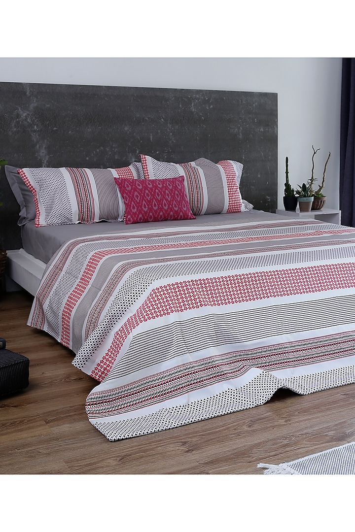 Faded Pink & White Printed Bedsheet Set by Thoppia