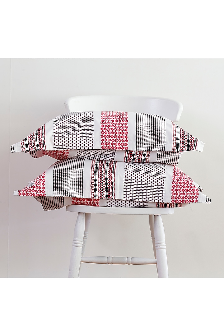 Faded Pink & White Printed Bedsheet Set by Thoppia at Pernia's Pop Up Shop