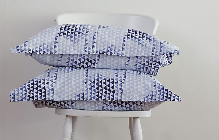 Dark Blue & White Printed Bedsheet Set by Thoppia at Pernia's Pop Up Shop
