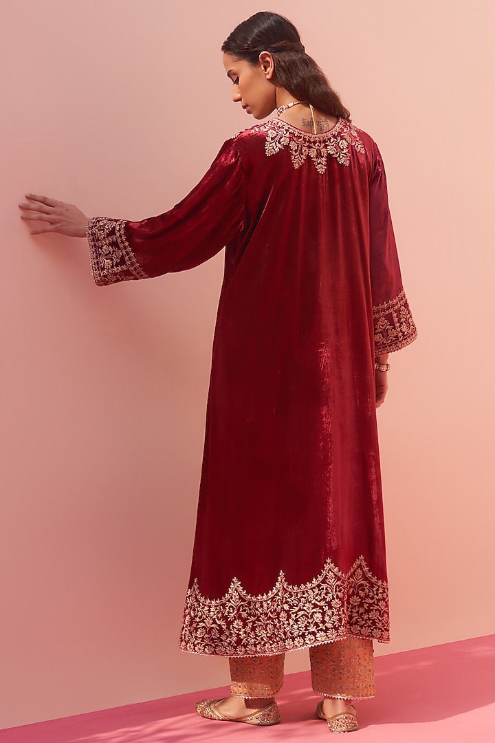 Maroon Velvet Embroidered Choga Set by Angad Singh at Pernia's Pop Up Shop