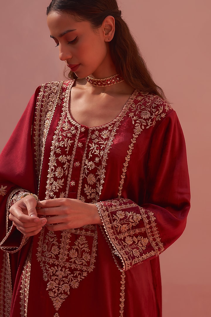 Maroon Velvet Embroidered Choga Set by Angad Singh at Pernia's Pop Up Shop